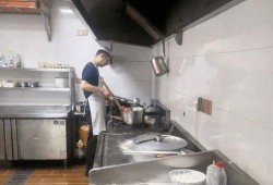 爆料餐馆厨房视频,餐馆后厨操作内幕大曝光